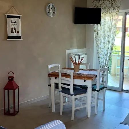 Ad Un Passo Dal Mare Apartment *