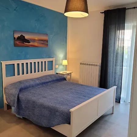 Ad Un Passo Dal Mare דירה אורטונה